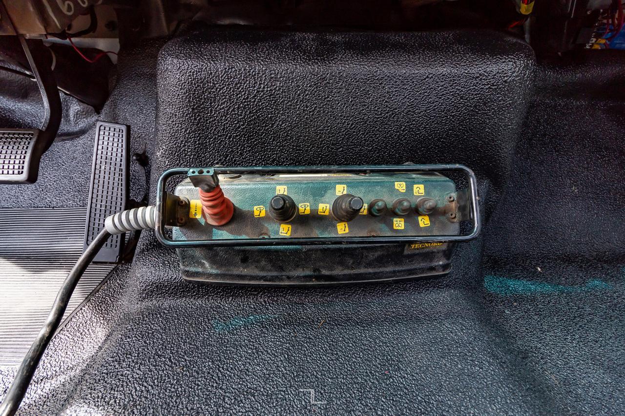 1998 Ford F800 Cab & Chassis Danco 706 Crane Red Deer AB