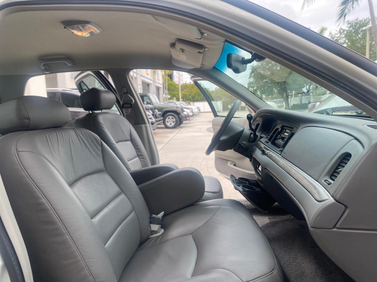 1999 Ford Crown Victoria LX LOW MILES 61,537 Pompano Beach FL