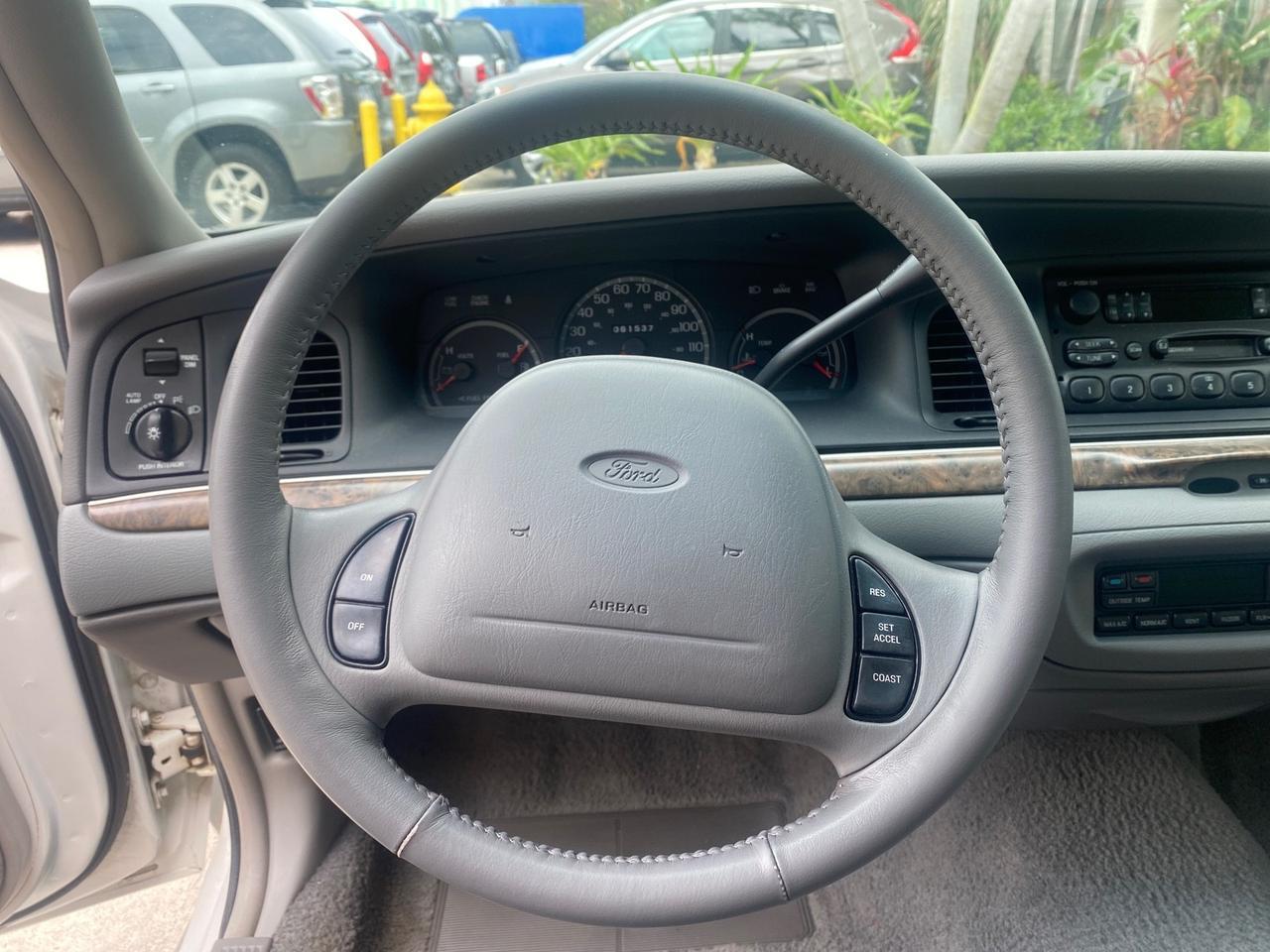 1999 Ford Crown Victoria LX LOW MILES 61,537 Pompano Beach FL