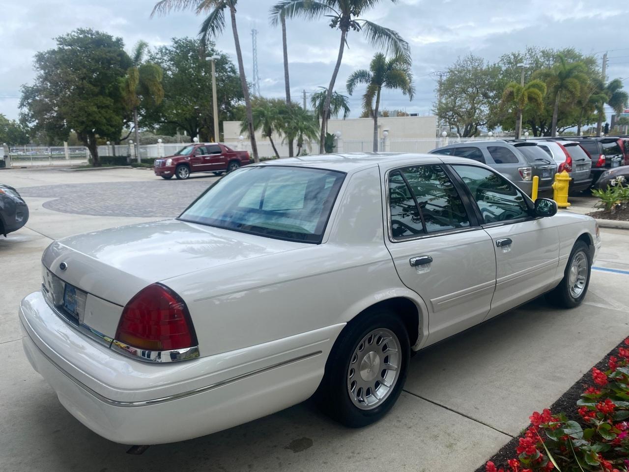 1999 Ford Crown Victoria LX LOW MILES 61,537 Pompano Beach FL