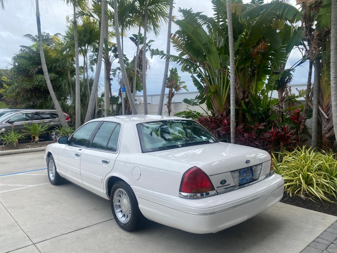 1999 Ford Crown Victoria LX LOW MILES 61,537 Pompano Beach FL