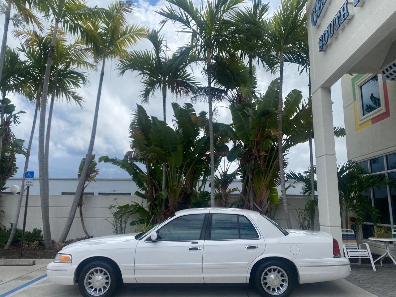 1999 Ford Crown Victoria LX LOW MILES 61,537 Pompano Beach FL