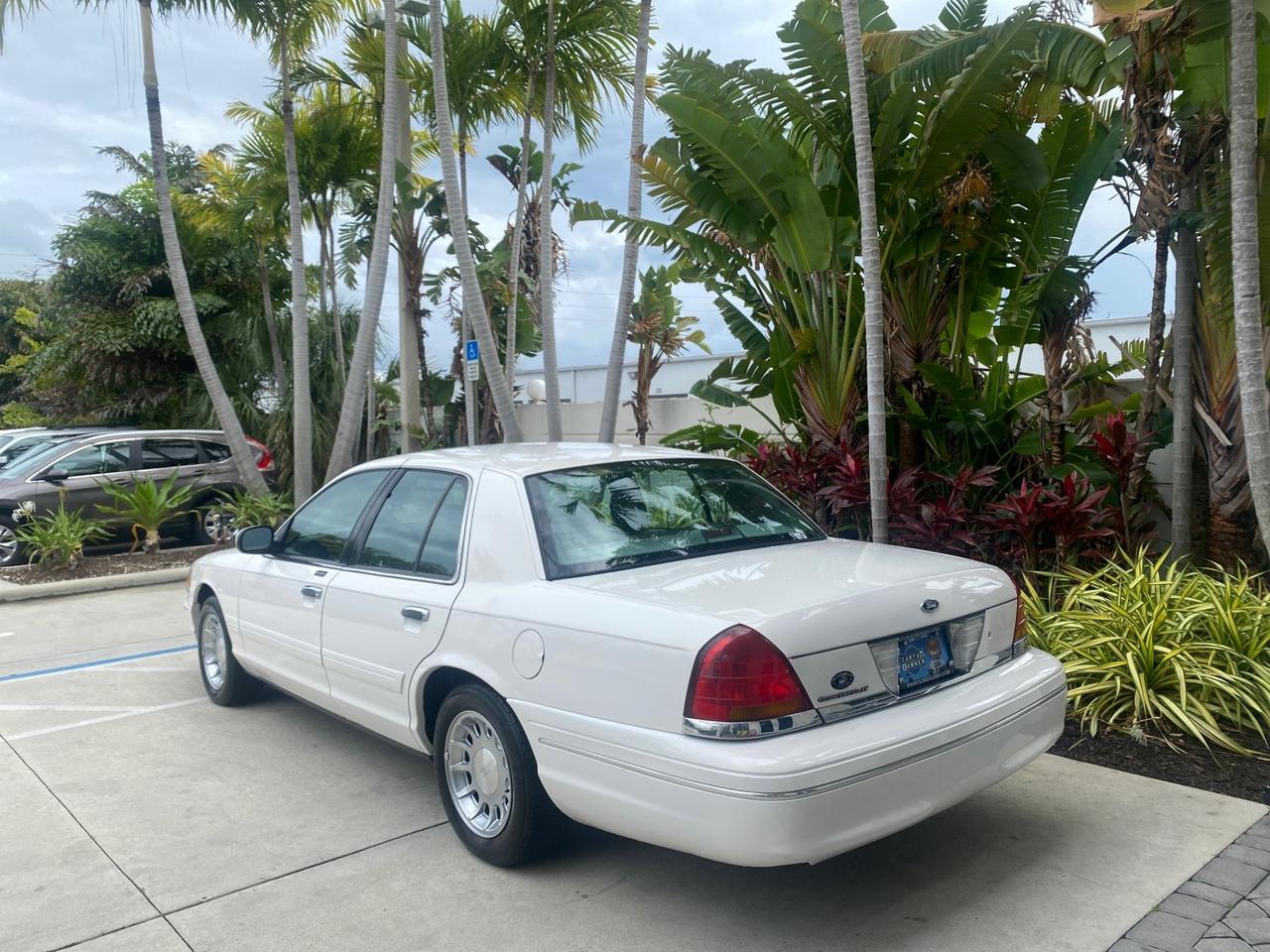 1999 Ford Crown Victoria LX LOW MILES 61,537 Pompano Beach FL
