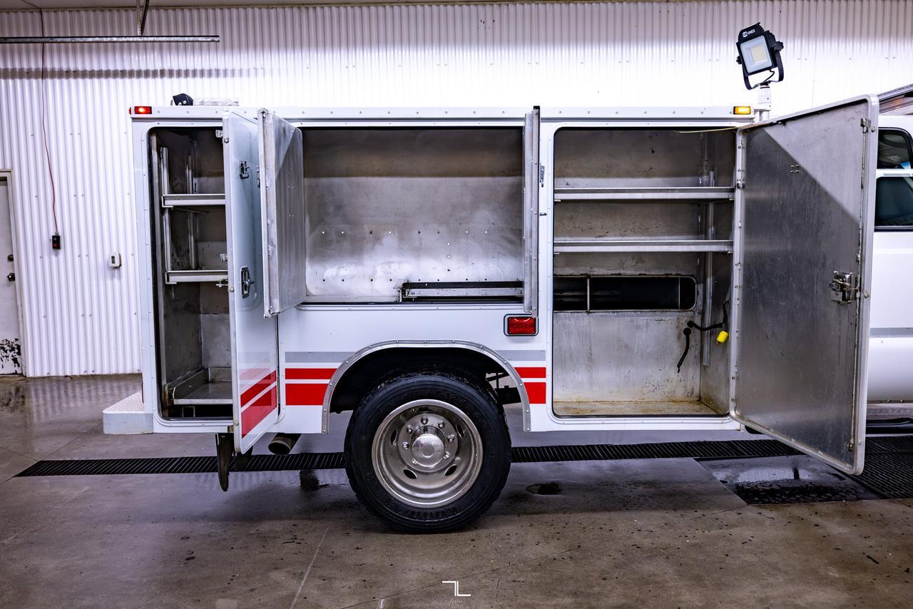 1999 Ford F-450 4x4 Crew Cab XLT Rescue Mechanics Diesel Manual Red Deer AB
