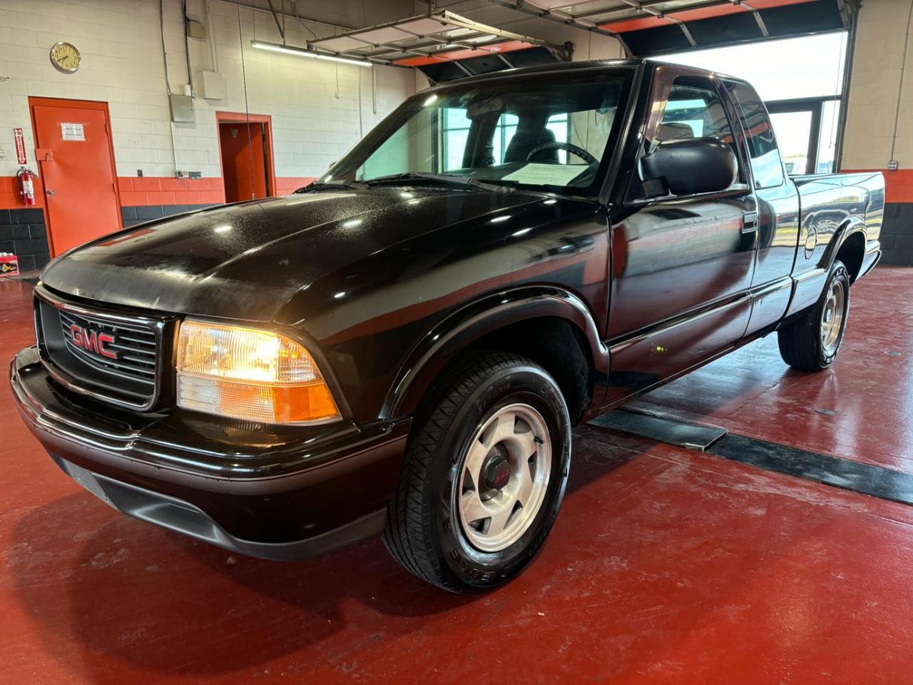 1999 Gmc Sonoma SLS photo 2