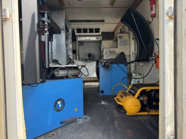 1999 International 16' Wheel & Tire Repair Truck with 5.5' Liftgate Henrico VA