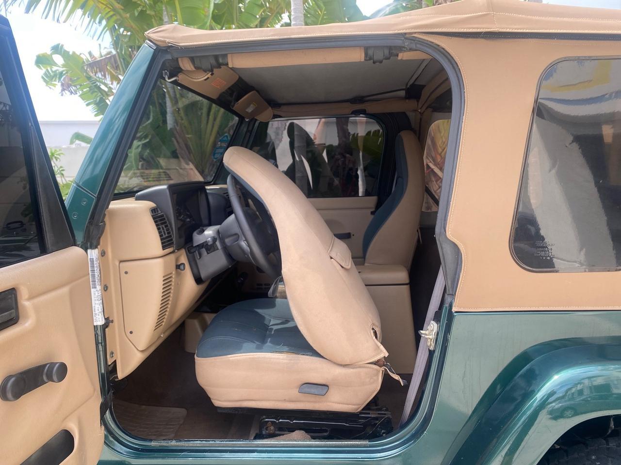 1999 Jeep Wrangler Sahara AUYO AC 6 CYL LOW MILES 47,009 Pompano Beach FL
