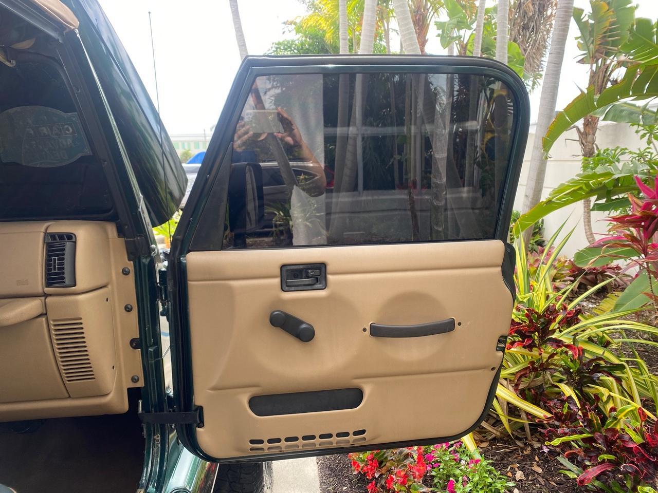 1999 Jeep Wrangler Sahara AUYO AC 6 CYL LOW MILES 47,009 Pompano Beach FL