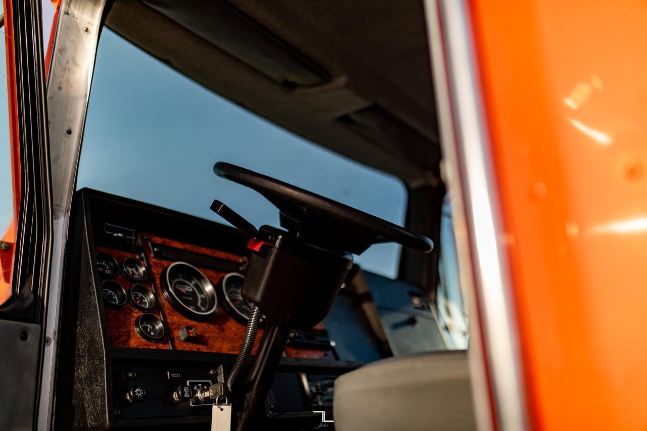 1999 Kenworth T-300 Daycab & Chassis Diesel Manual Red Deer AB