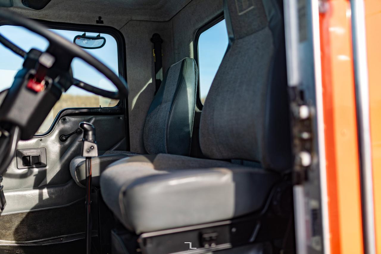 1999 Kenworth T-300 Daycab & Chassis Diesel Manual Red Deer AB