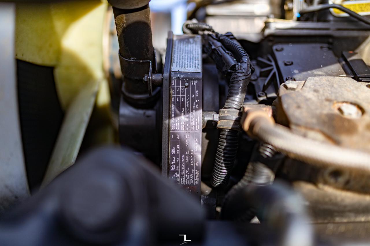 1999 Kenworth T-300 Daycab & Chassis Diesel Manual Red Deer AB