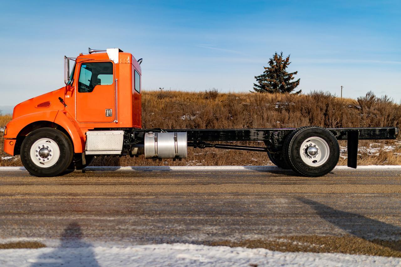 1999 Kenworth T-300 Daycab & Chassis Diesel Manual Red Deer AB