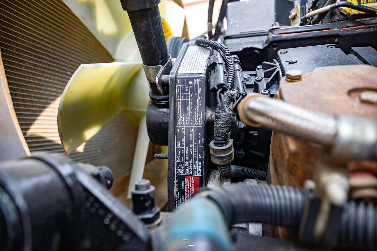 1999 Kenworth T300 Daycab & Chassis Diesel Red Deer AB