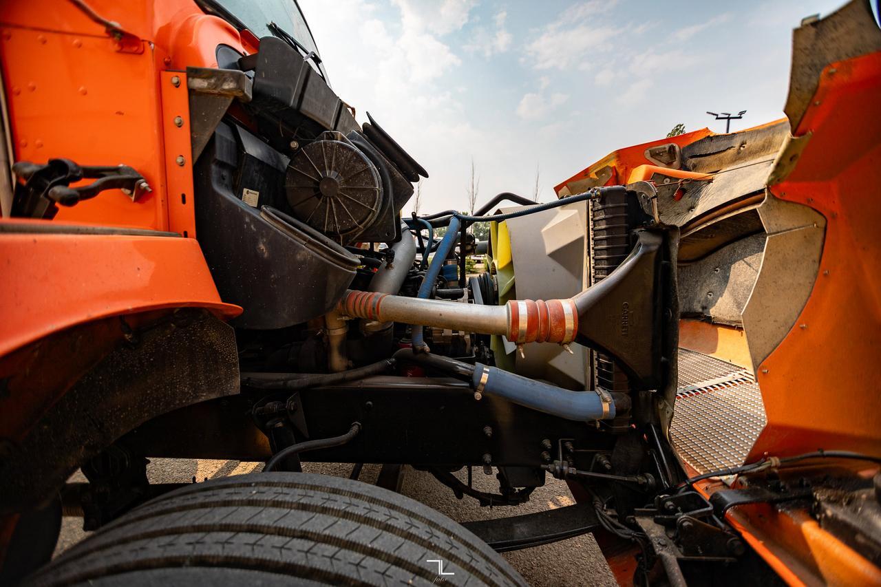 1999 Kenworth T300 Daycab & Chassis Diesel Red Deer AB