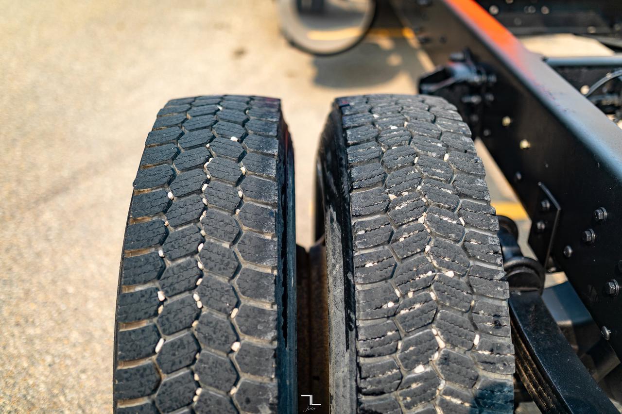 1999 Kenworth T300 Daycab & Chassis Diesel Red Deer AB