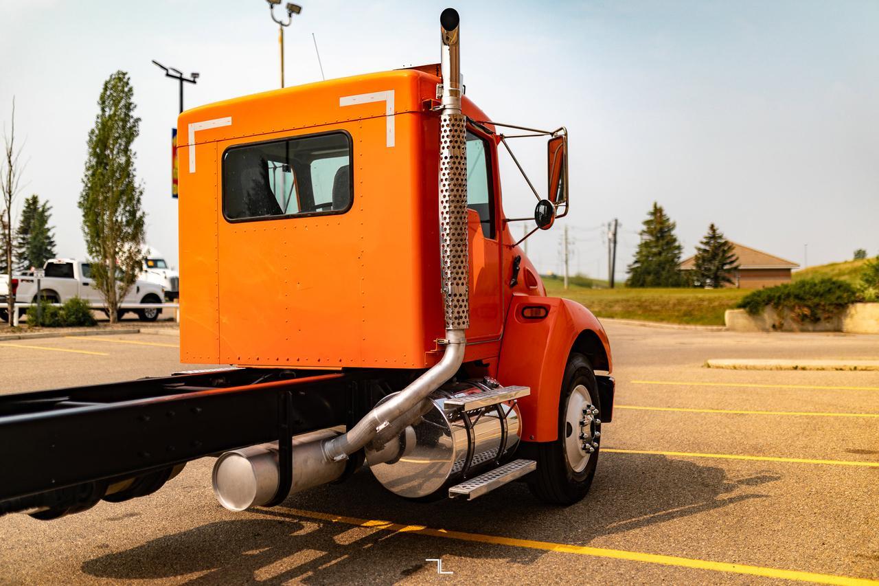 1999 Kenworth T300 Daycab & Chassis Diesel Red Deer AB