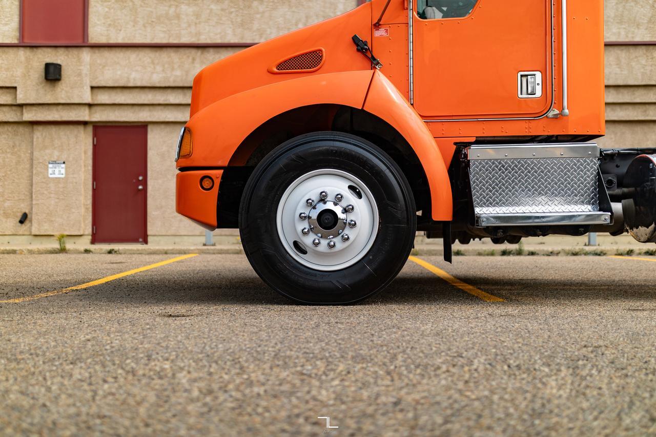 1999 Kenworth T300 Daycab & Chassis Diesel Red Deer AB