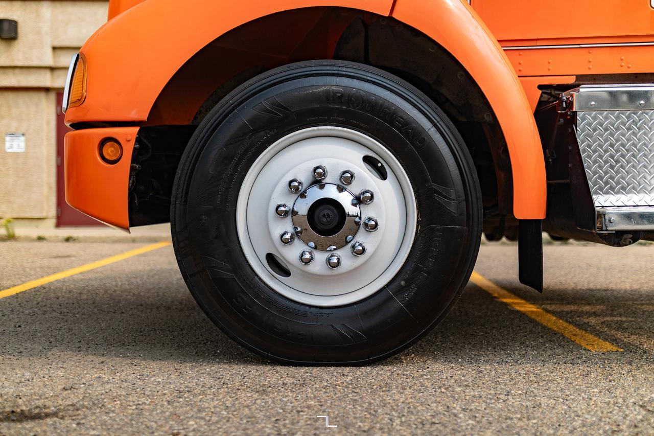 1999 Kenworth T300 Daycab & Chassis Diesel Red Deer AB