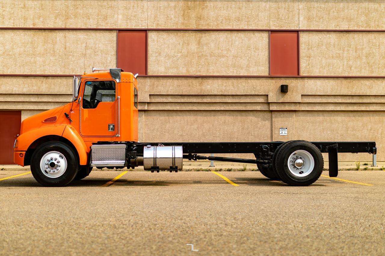 1999 Kenworth T300 Daycab & Chassis Diesel Red Deer AB