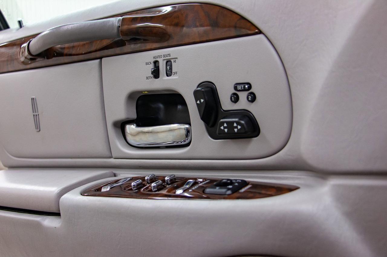 1999 Lincoln Town Car Signature Leather Heated Seats Red Deer AB