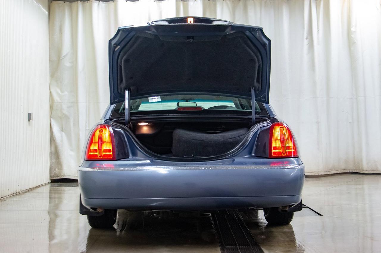 1999 Lincoln Town Car Signature Leather Heated Seats Red Deer AB