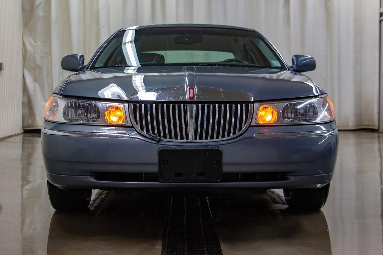 1999 Lincoln Town Car Signature Leather Heated Seats Red Deer AB