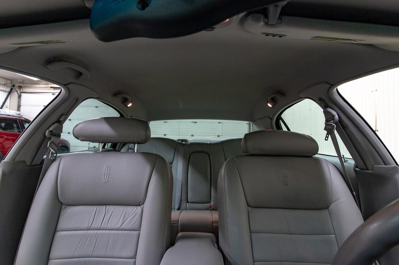 1999 Lincoln Town Car Signature Leather Heated Seats Red Deer AB