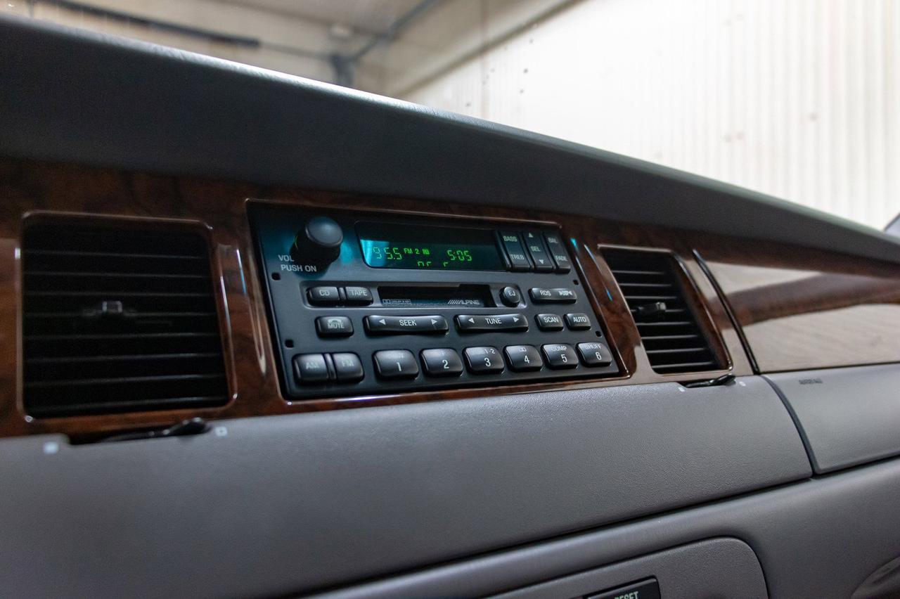 1999 Lincoln Town Car Signature Leather Heated Seats Red Deer AB