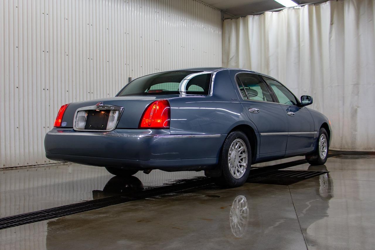 1999 Lincoln Town Car Signature Leather Heated Seats Red Deer AB