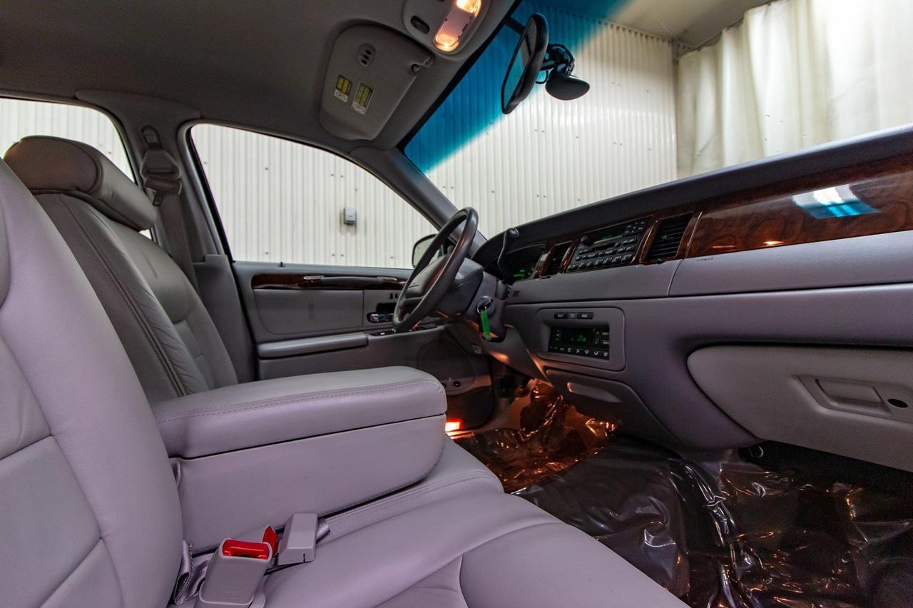 1999 Lincoln Town Car Signature Leather Heated Seats Red Deer AB