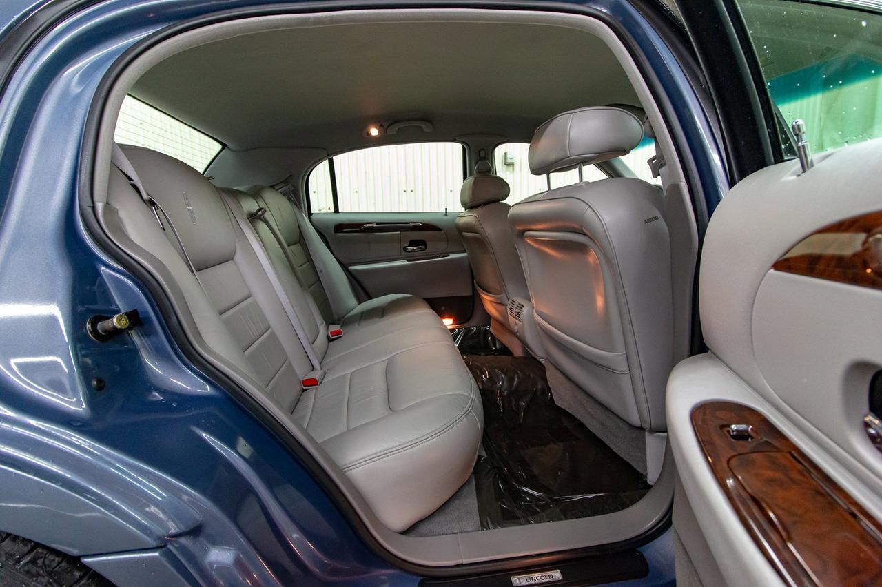 1999 Lincoln Town Car Signature Leather Heated Seats Red Deer AB