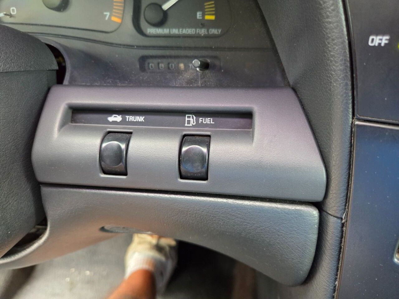 1999 Oldsmobile Aurora Base Charlton MA