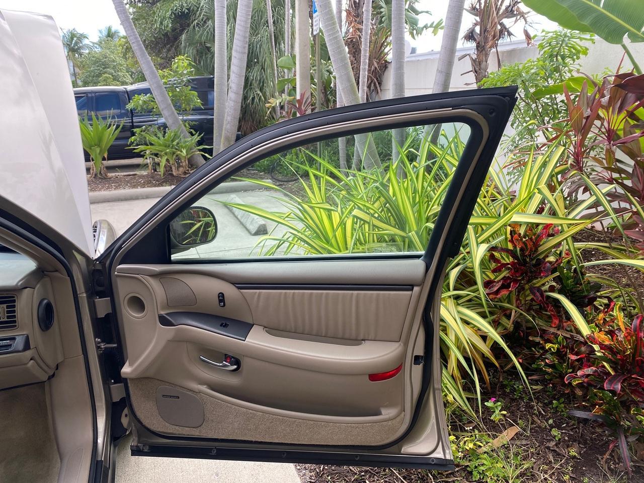 2000 Buick Park Avenue Ultra LOW MILES 72,419 Pompano Beach FL