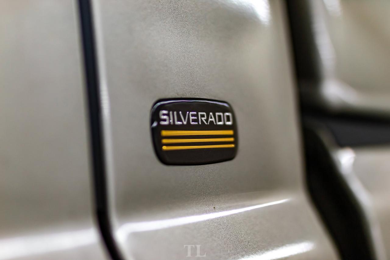 2000 Chevrolet Silverado 2500 4x4 Reg Cab LT Longbox Topper Red Deer AB