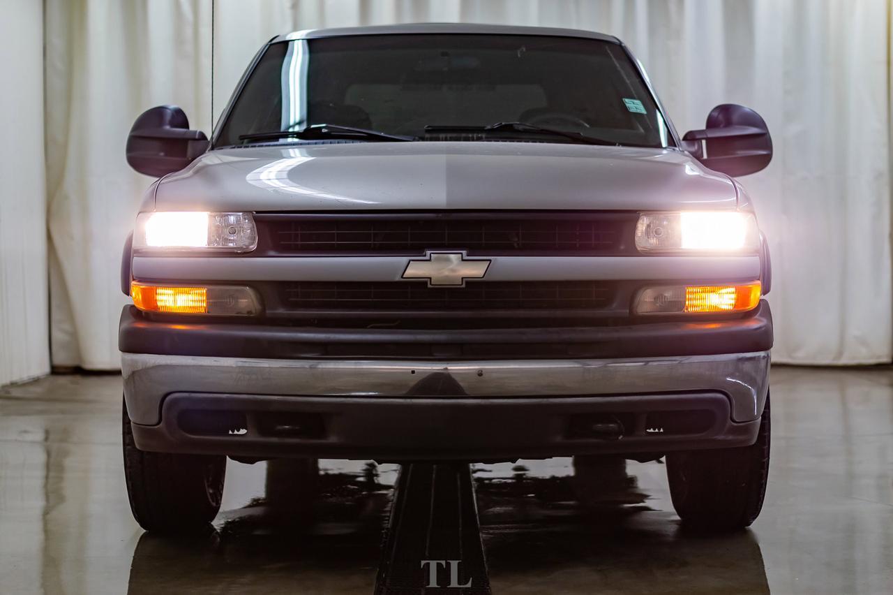 2000 Chevrolet Silverado 2500 4x4 Reg Cab LT Longbox Topper Red Deer AB