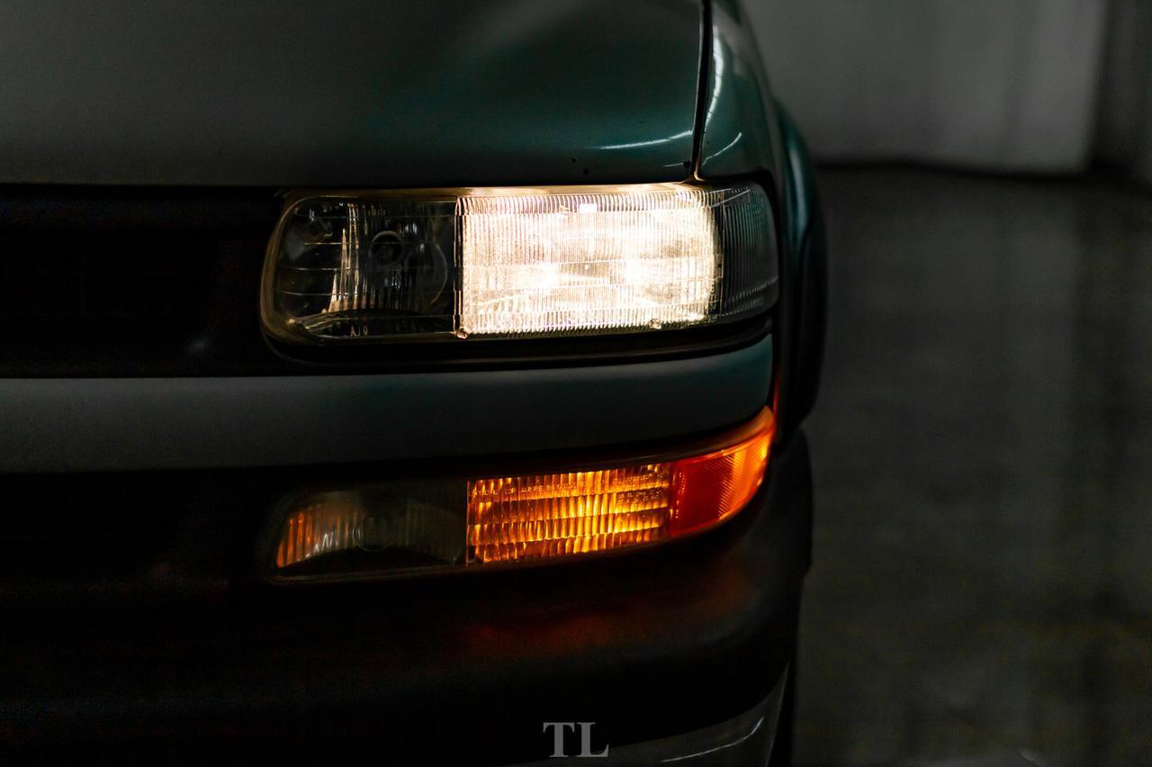 2000 Chevrolet Silverado 2500 4x4 Reg Cab LT Longbox Topper Red Deer AB