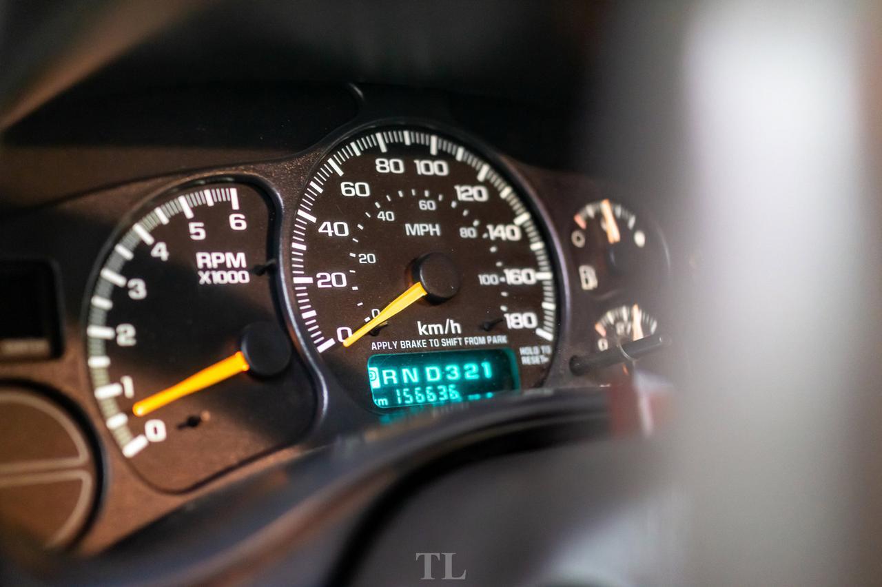2000 Chevrolet Silverado 2500 4x4 Reg Cab LT Longbox Topper Red Deer AB