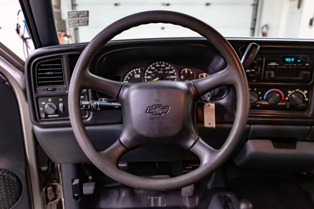 2000 Chevrolet Silverado 2500 4x4 Reg Cab LT Longbox Topper Red Deer AB