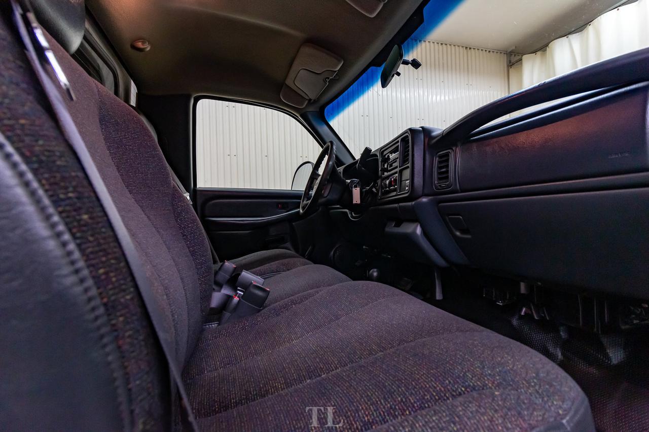 2000 Chevrolet Silverado 2500 4x4 Reg Cab LT Longbox Topper Red Deer AB