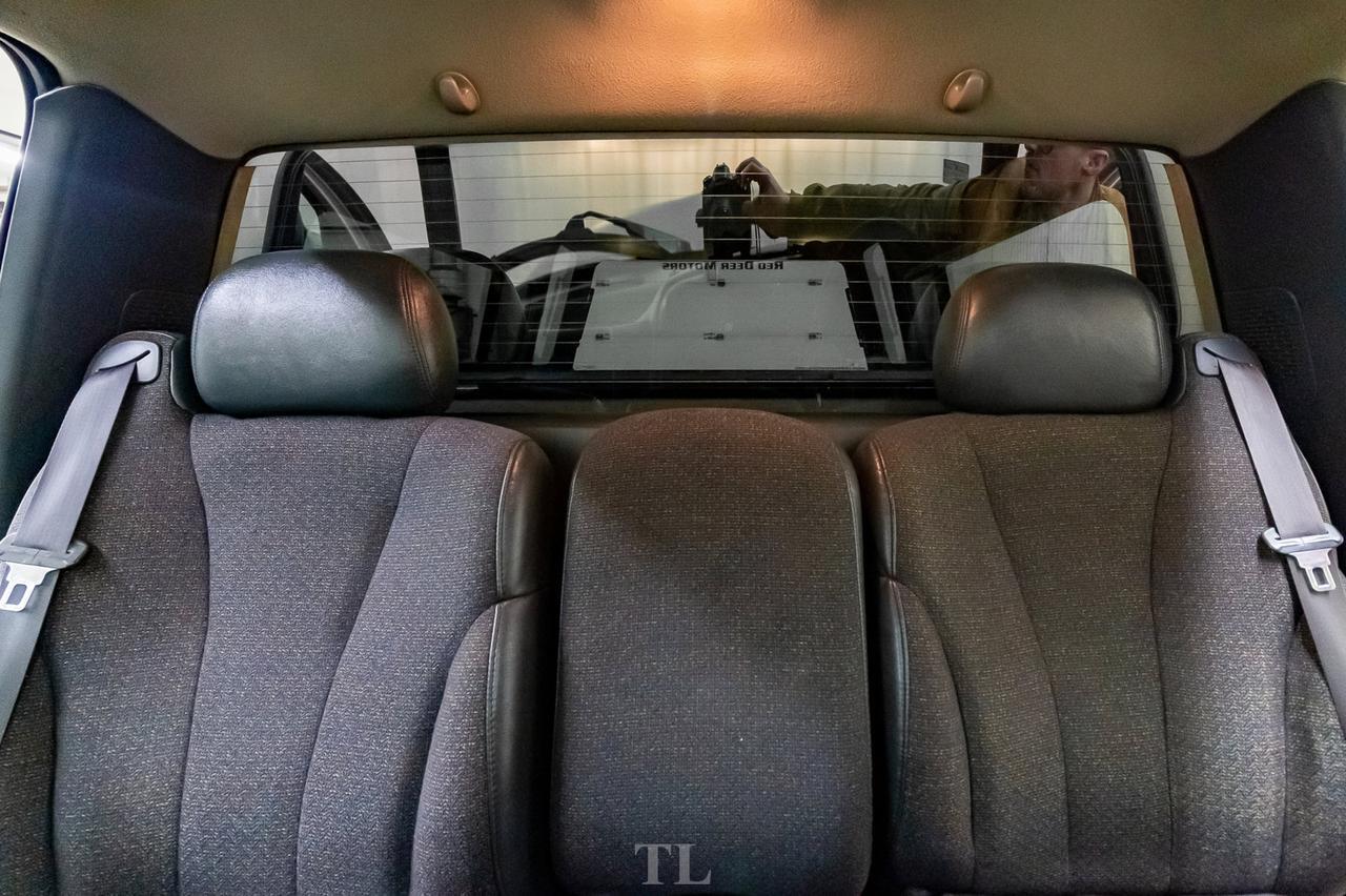 2000 Chevrolet Silverado 2500 4x4 Reg Cab LT Longbox Topper Red Deer AB