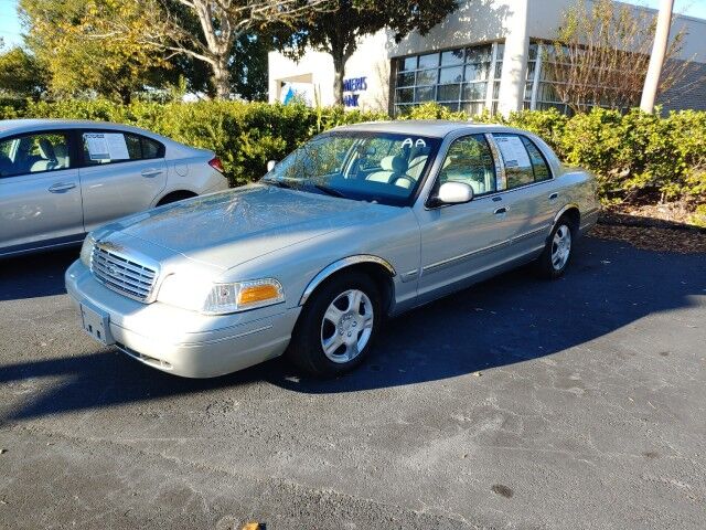 2000 Ford Crown Victoria Gainesville FL