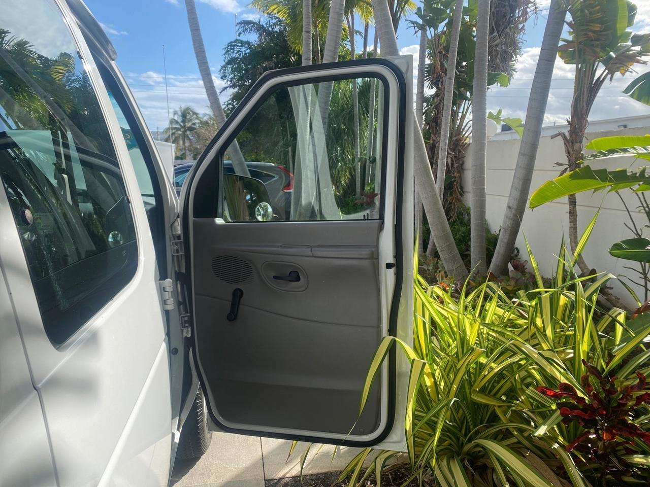 2000 Ford Econoline Cargo Van LOW MILES 68,046 Pompano Beach FL