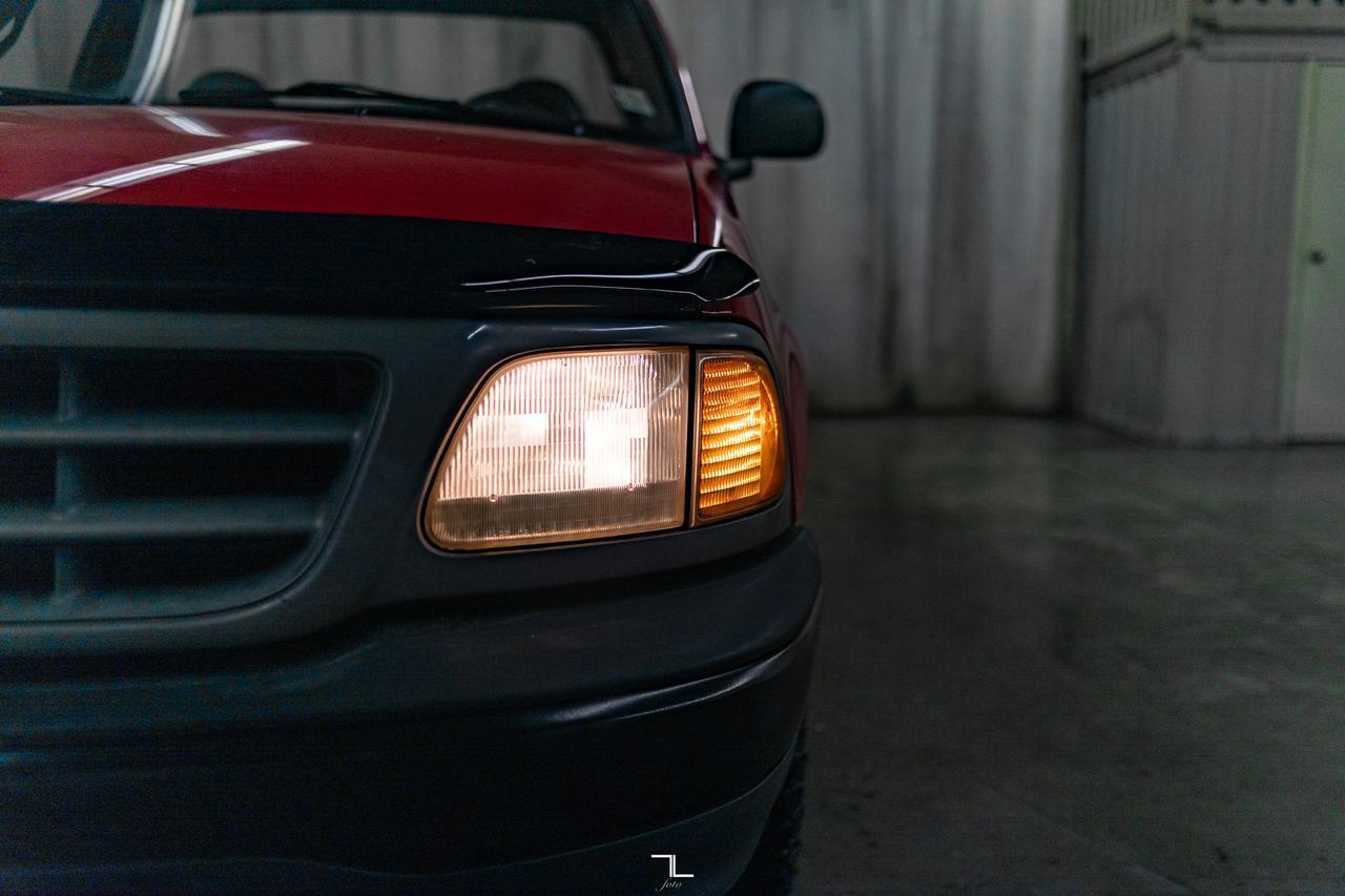 2000 Ford F-150 4x2 Reg Cab XL Short Box Red Deer AB