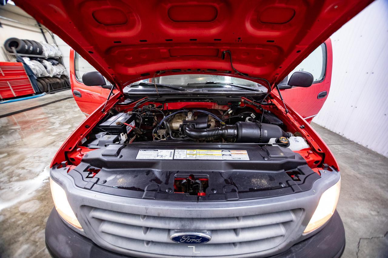 2000 Ford F-150 4x2 Reg Cab XL Short Box Red Deer AB