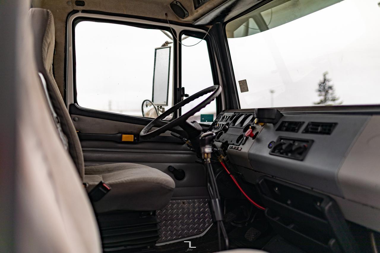 2000 Freightliner FL112 Daycab Truck/Tractor Diesel Red Deer AB