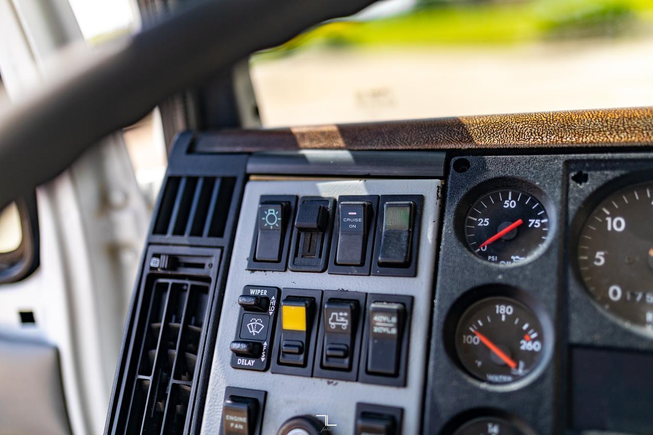 2000 Freightliner FL112 Daycab Truck/Tractor Diesel Red Deer AB