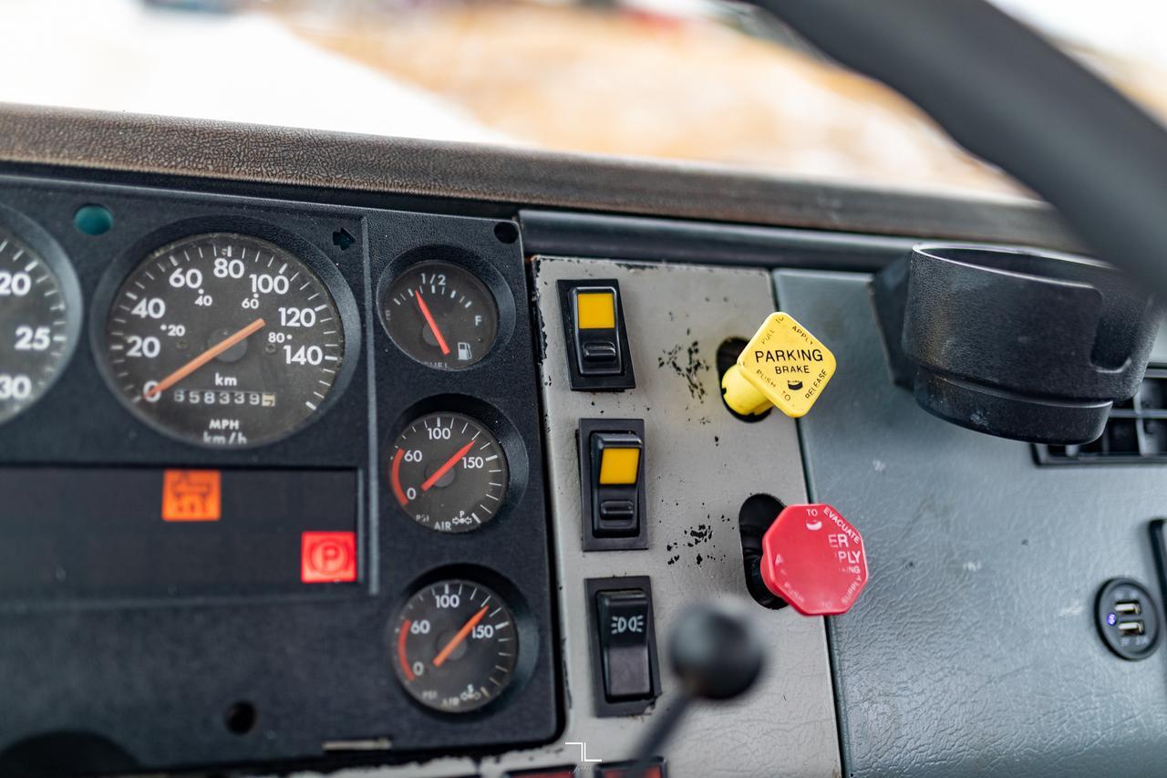 2000 Freightliner FL112 Daycab Truck/Tractor Diesel Red Deer AB
