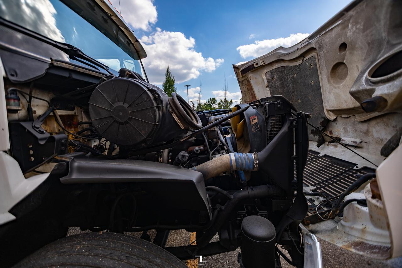 2000 Freightliner FL112 Daycab Truck/Tractor Diesel Red Deer AB