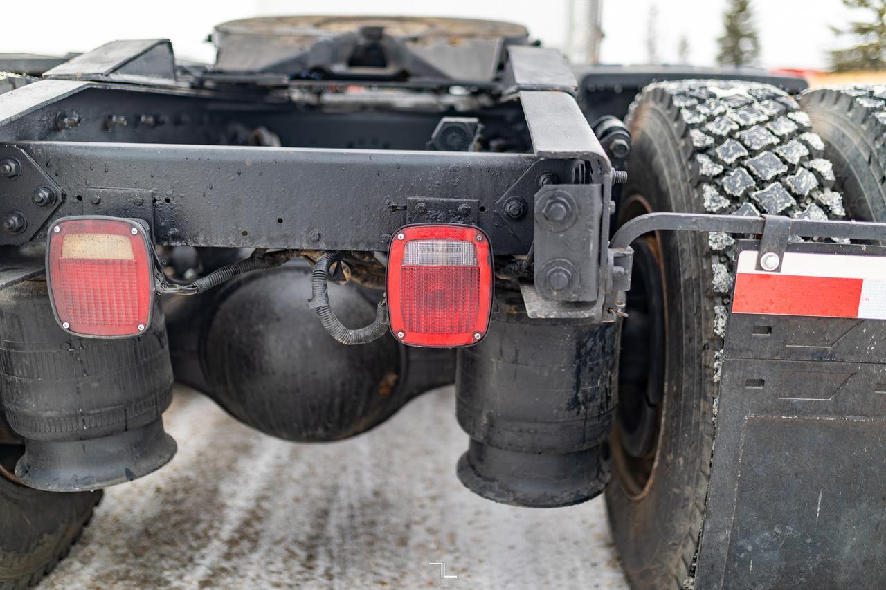 2000 Freightliner FL112 Daycab Truck/Tractor Diesel Red Deer AB