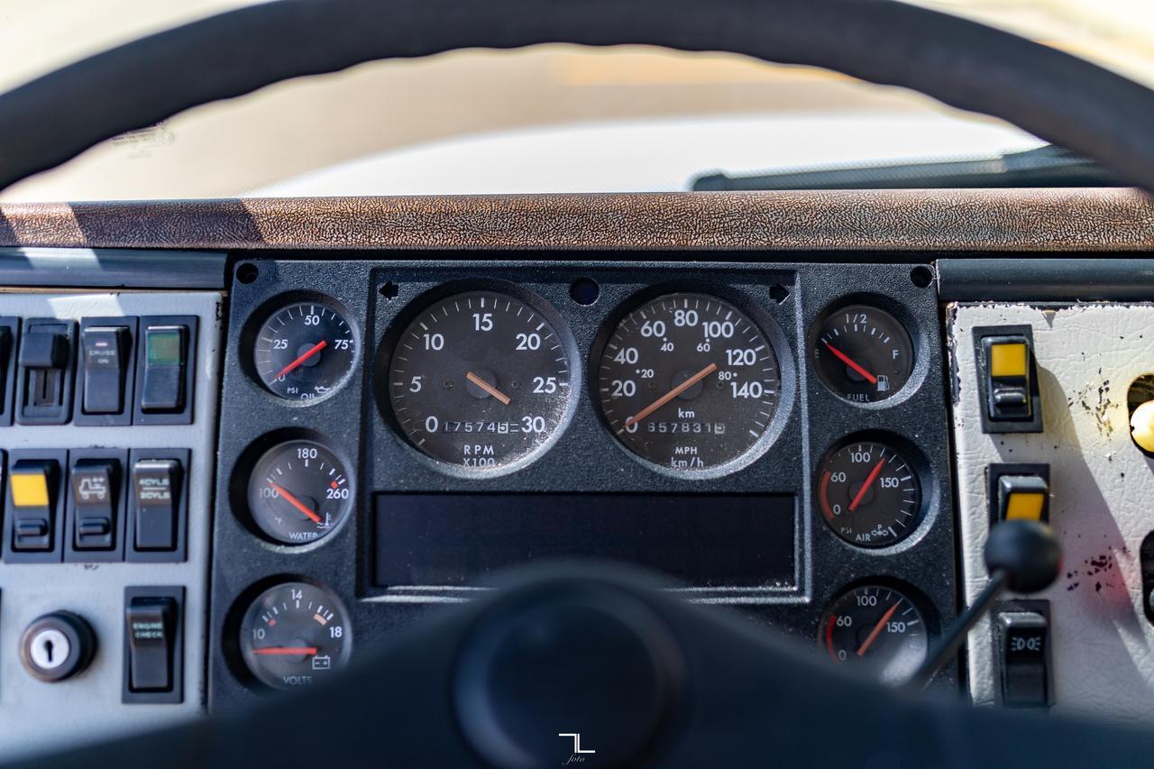2000 Freightliner FL112 Daycab Truck/Tractor Diesel Red Deer AB